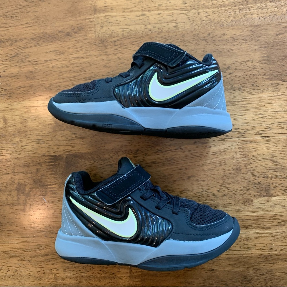 Nike Kids Team Hustle D 11 – Size 11C